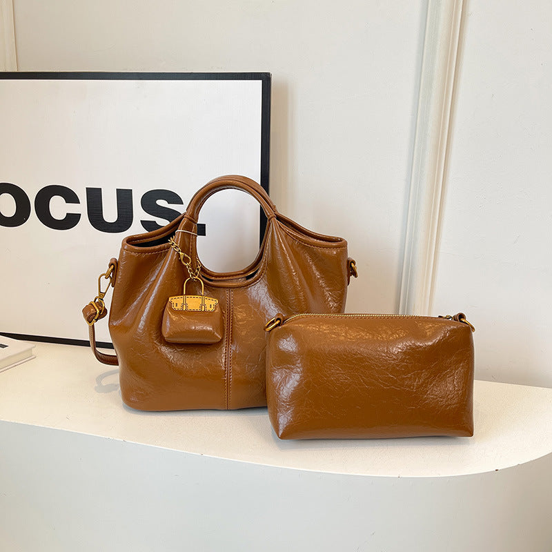 2025 Handbag autumn and winter high-end niche bag popular new fashion texture soft leather messenger bag casual commuter bag