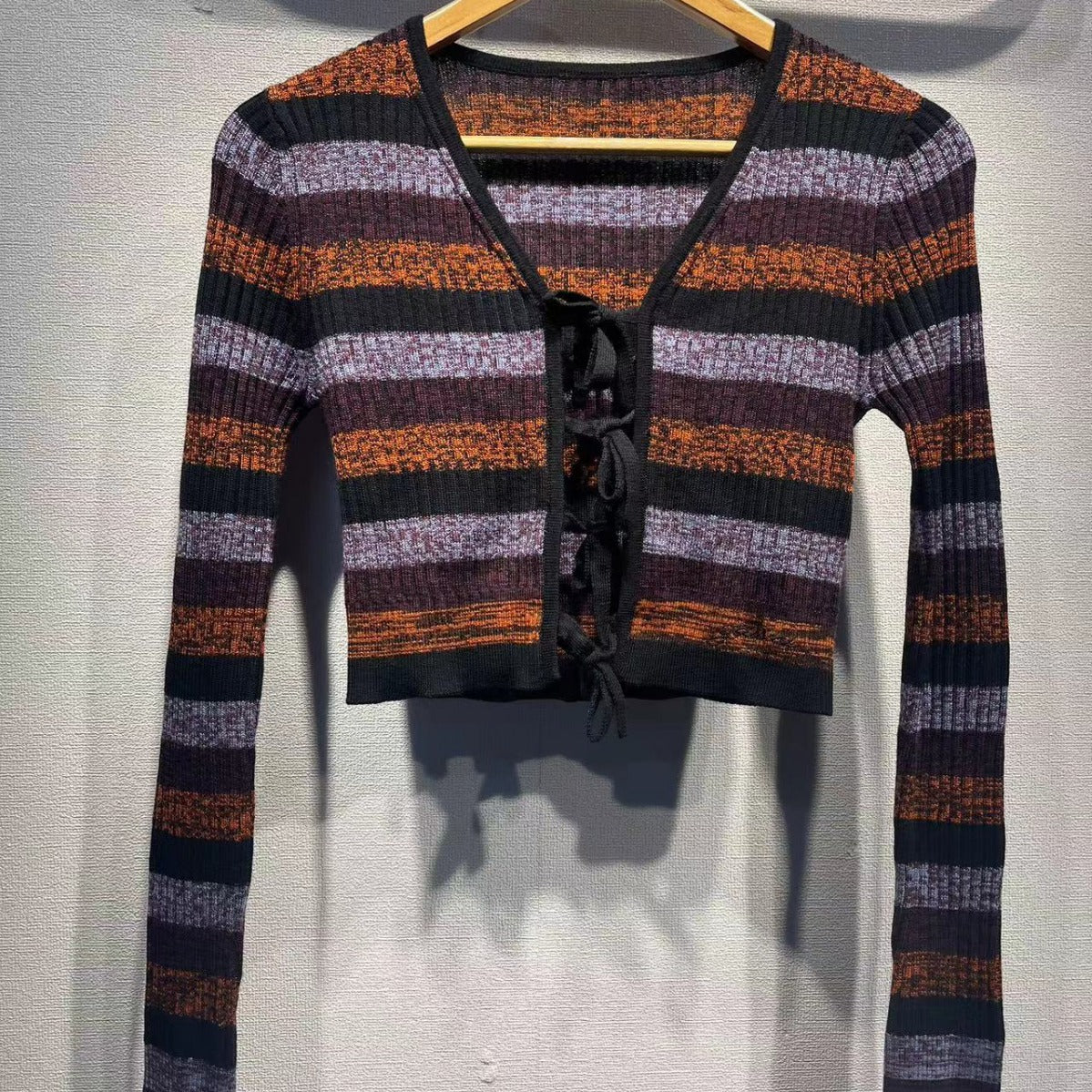 2025 GA home autumn and winter new spray striped merino wool lace-up slim short knitted sweater design contrasting color long-sleeved women
