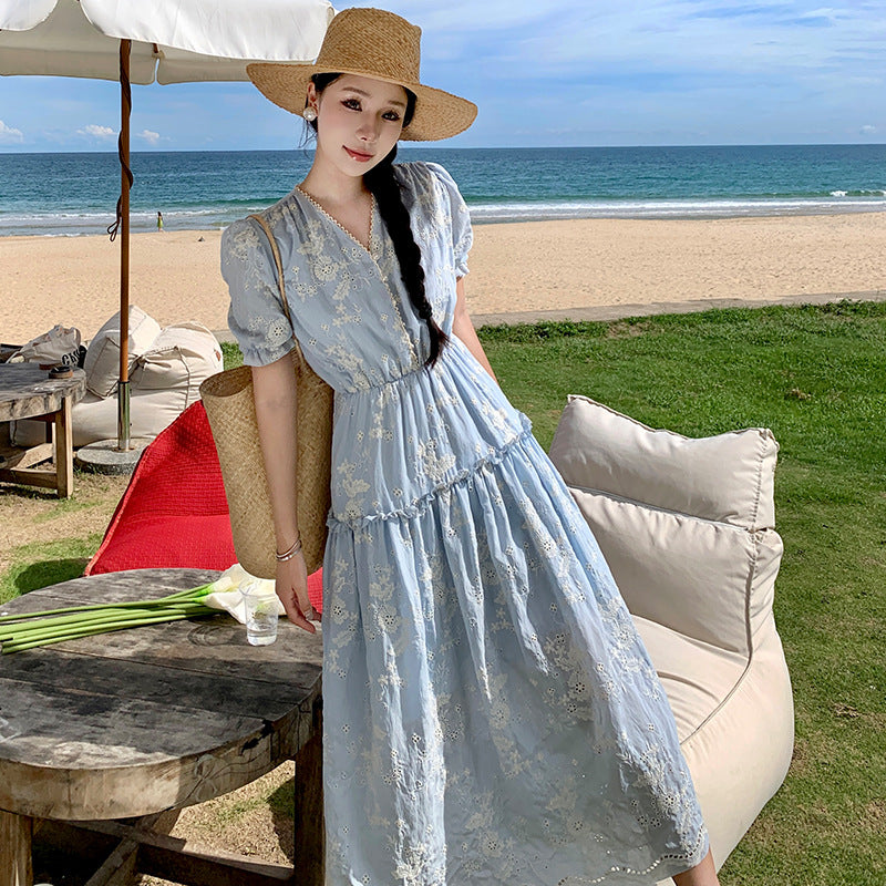 2025 heavy industry V-neck embroidered bubble sleeve dress women's summer new high-end seaside vacation floral dress