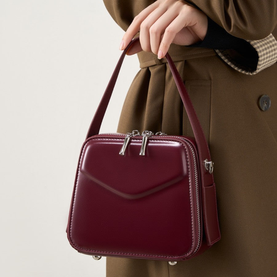 2025 Portable eaves bag, light commuter small square bag popular autumn and winter new casual texture shoulder messenger bag