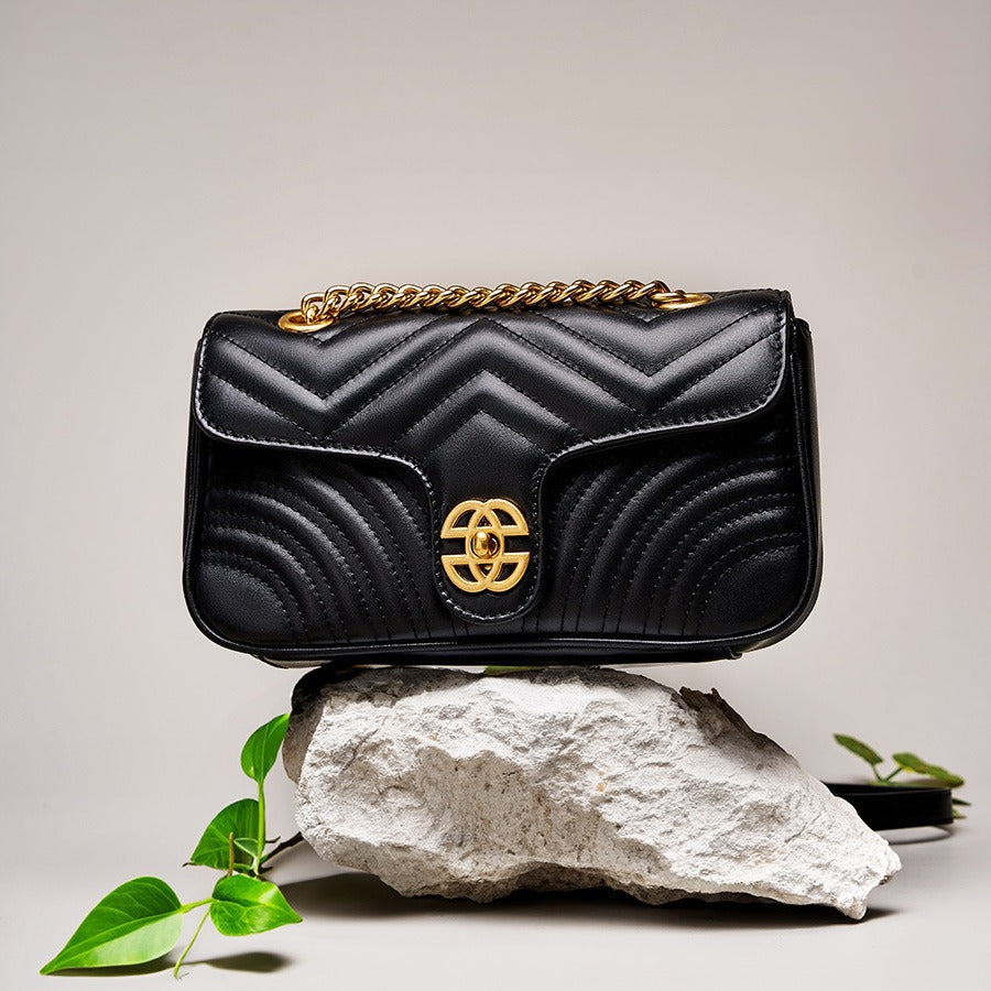 2025 Strictly selected leather women's bags, niche one-shoulder messenger bags popular new autumn and winter Xiaoxiangfeng bags, love diamond chain