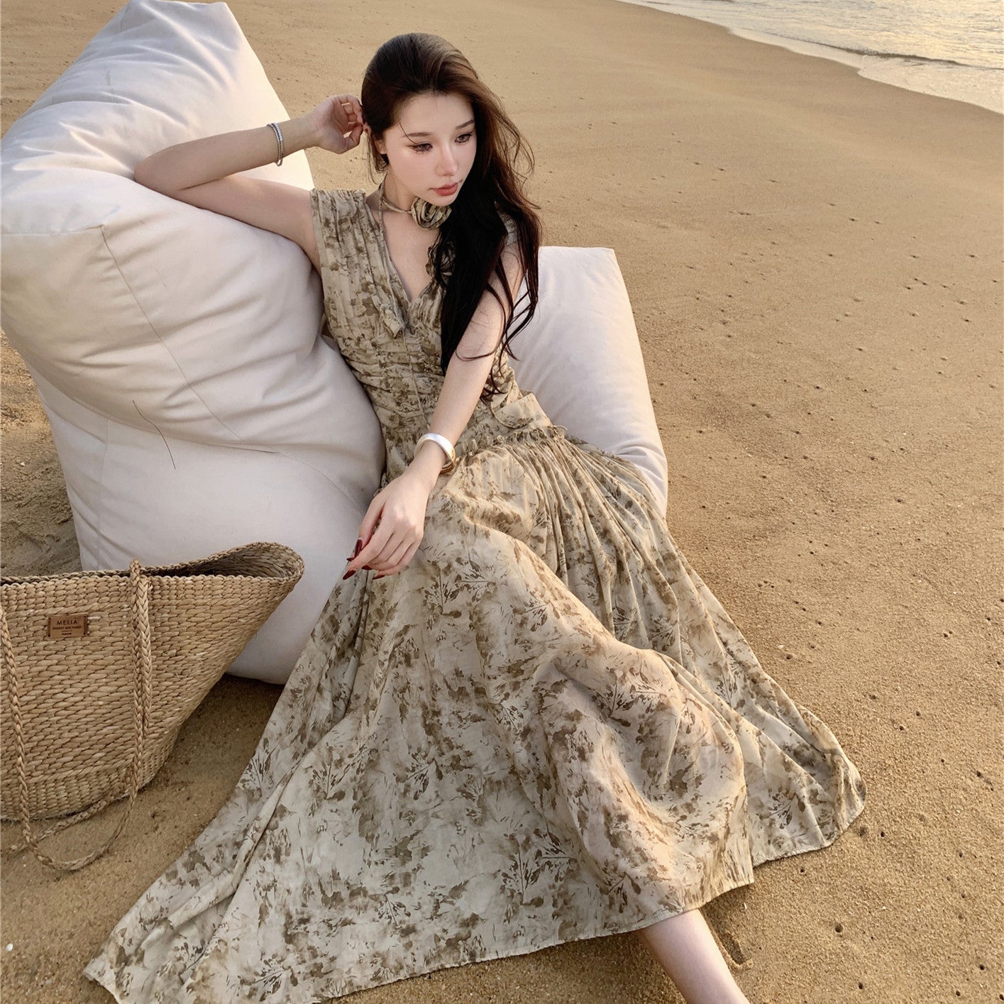 2025 pleated printing temperament V-neck dress women's summer new waist and thin retro vacation style long skirt