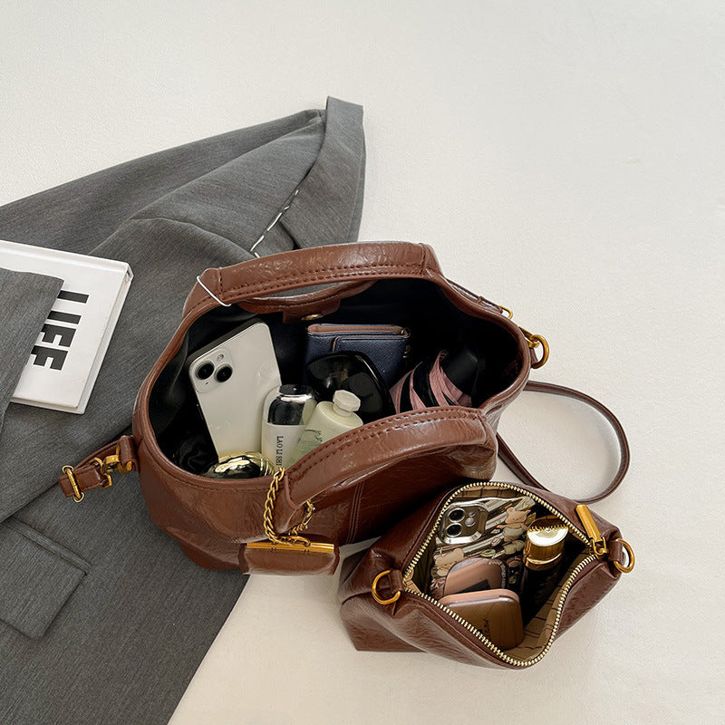 2025 Handbag autumn and winter high-end niche bag popular new fashion texture soft leather messenger bag casual commuter bag