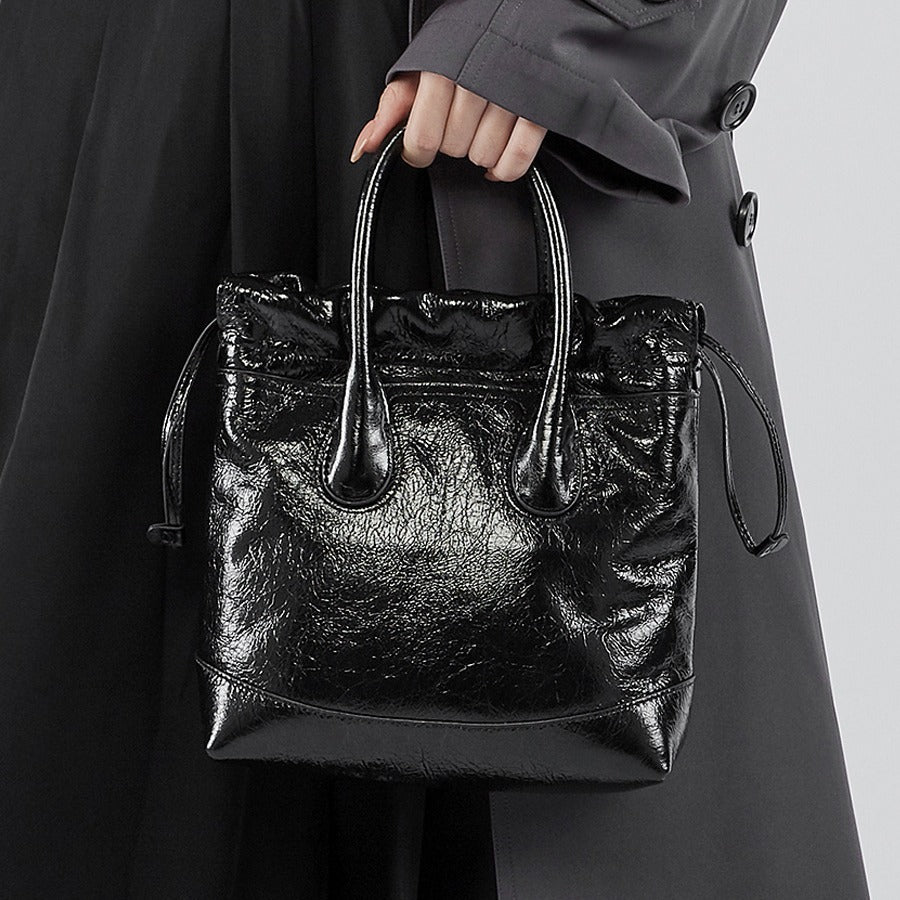 2025 Wandering bag popular new autumn and winter high-end wrinkled tote handbag niche drawstring chain shoulder messenger bag