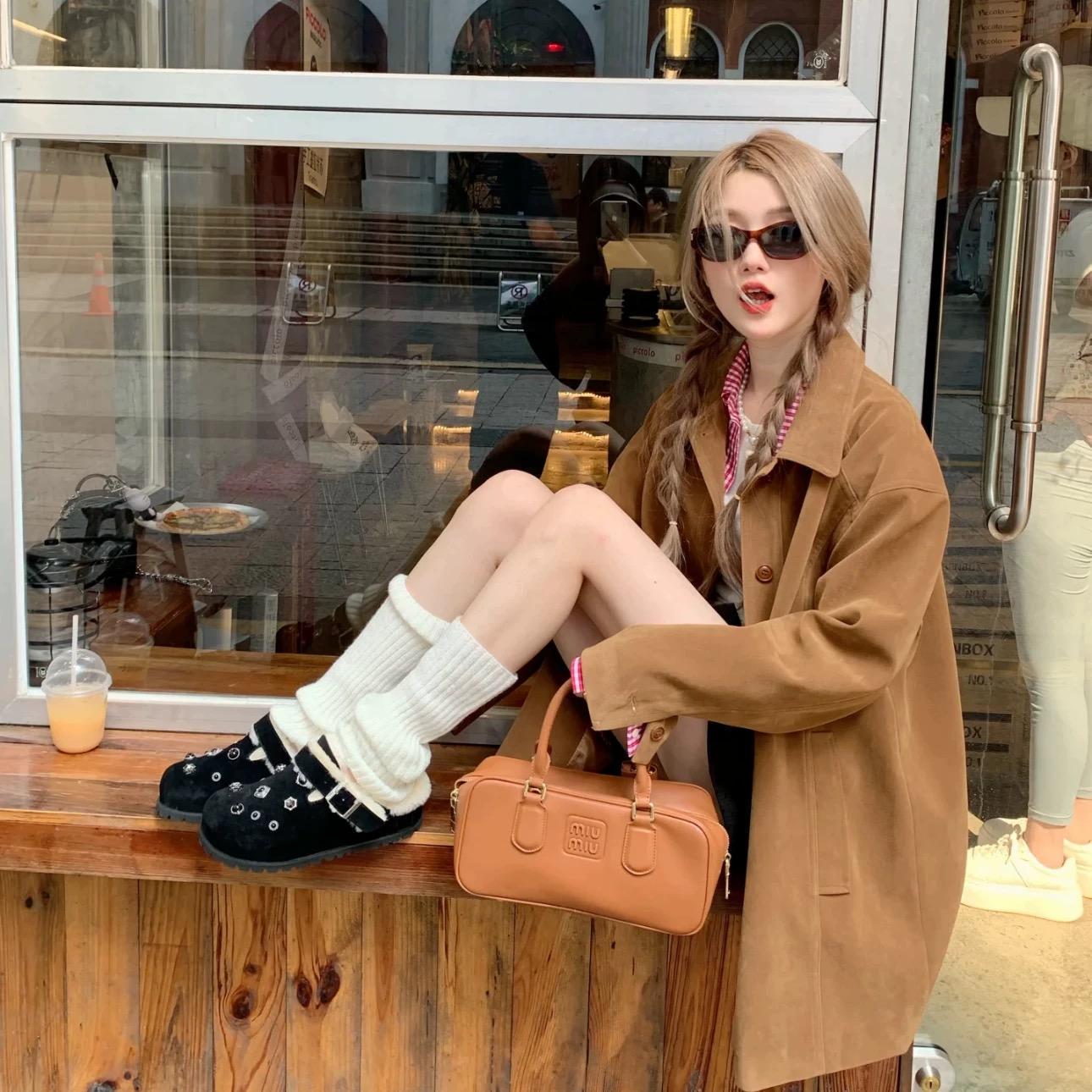 2025 It's absolutely amazing! Super beautiful and super warm! Autumn and winter thick-soled heightening gem fluffy hole shoes look thin Birkenbaotou half drag