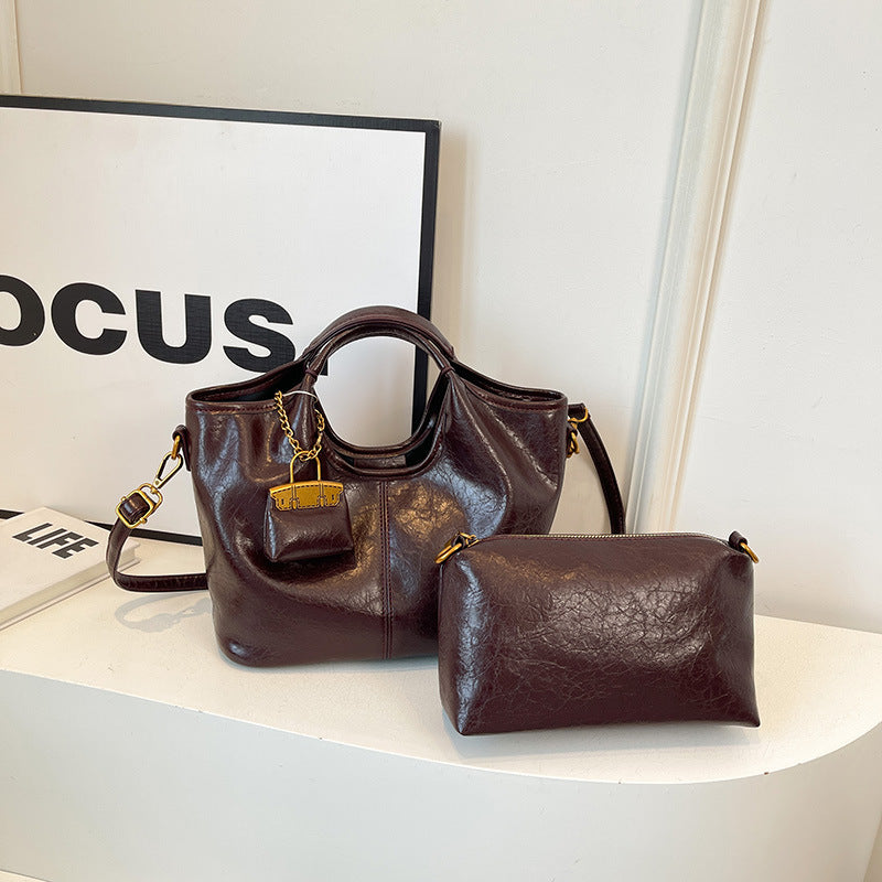 2025 Handbag autumn and winter high-end niche bag popular new fashion texture soft leather messenger bag casual commuter bag