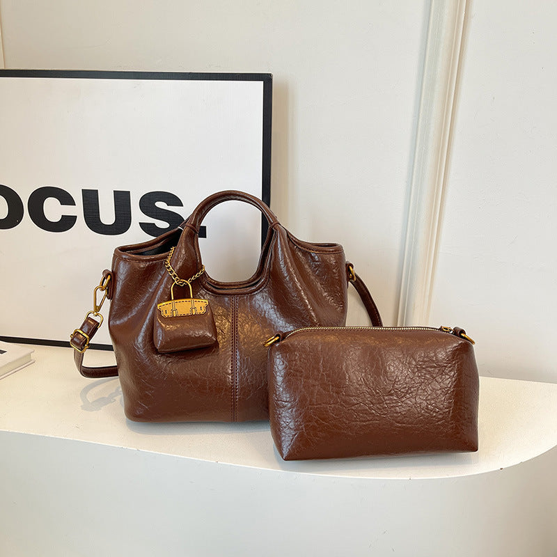 2025 Handbag autumn and winter high-end niche bag popular new fashion texture soft leather messenger bag casual commuter bag