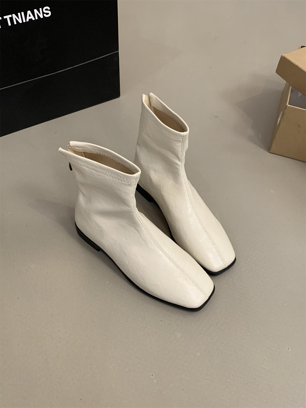 2025 Retro square head Popular style small short boots women's autumn and winter new soft leather thin boots rear zipper short Martin boots single boots