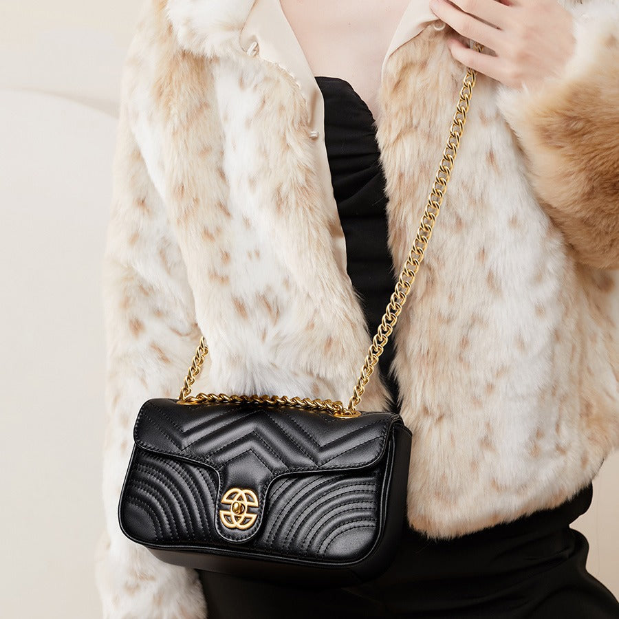 2025 Strictly selected leather women's bags, niche one-shoulder messenger bags popular new autumn and winter Xiaoxiangfeng bags, love diamond chain