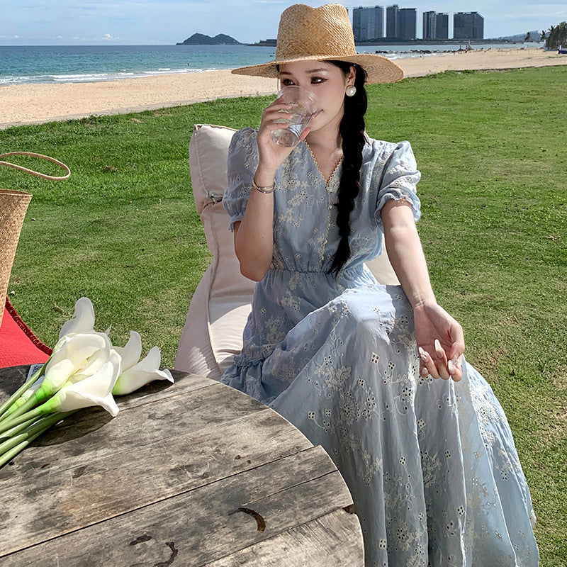 2025 heavy industry V-neck embroidered bubble sleeve dress women's summer new high-end seaside vacation floral dress