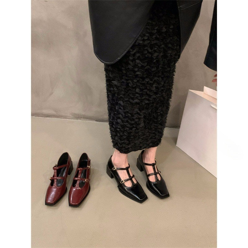 2025 British small leather shoes thick heel single shoes shallow mouth square head high heels women's popular winter Mary Jane shoes