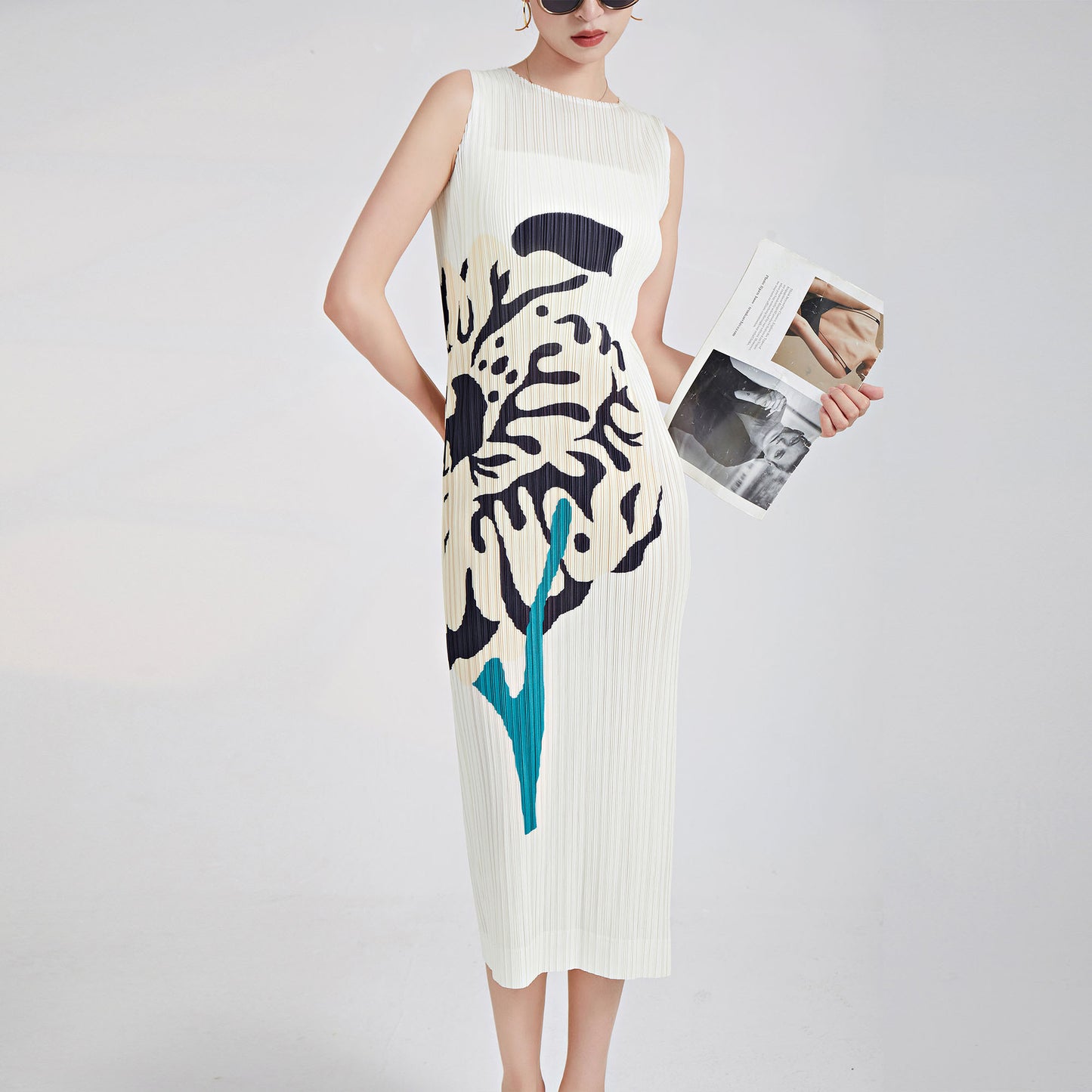 Japanese dress women's summer new counter temperament round neck sleeveless printing high-end pleated long skirt