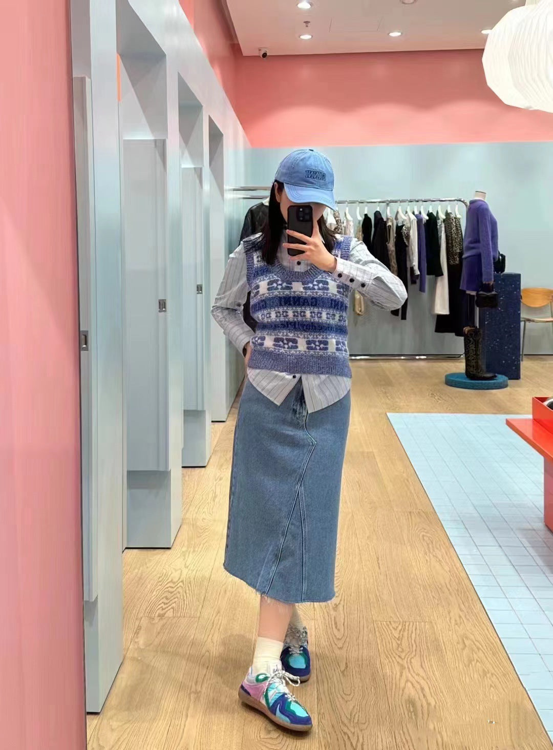 2025 Women's sweater vest autumn and winter new classic inlaid U-neck mixed color loose knitted vest women's pullover vest