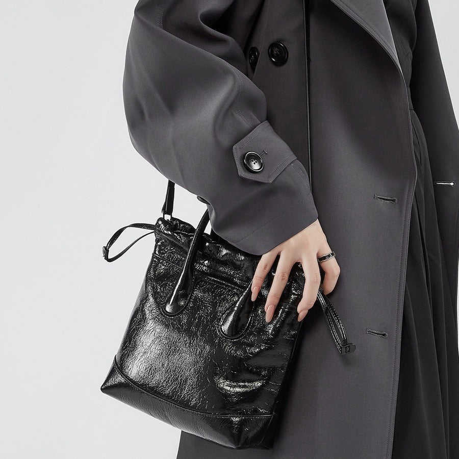 2025 Wandering bag popular new autumn and winter high-end wrinkled tote handbag niche drawstring chain shoulder messenger bag