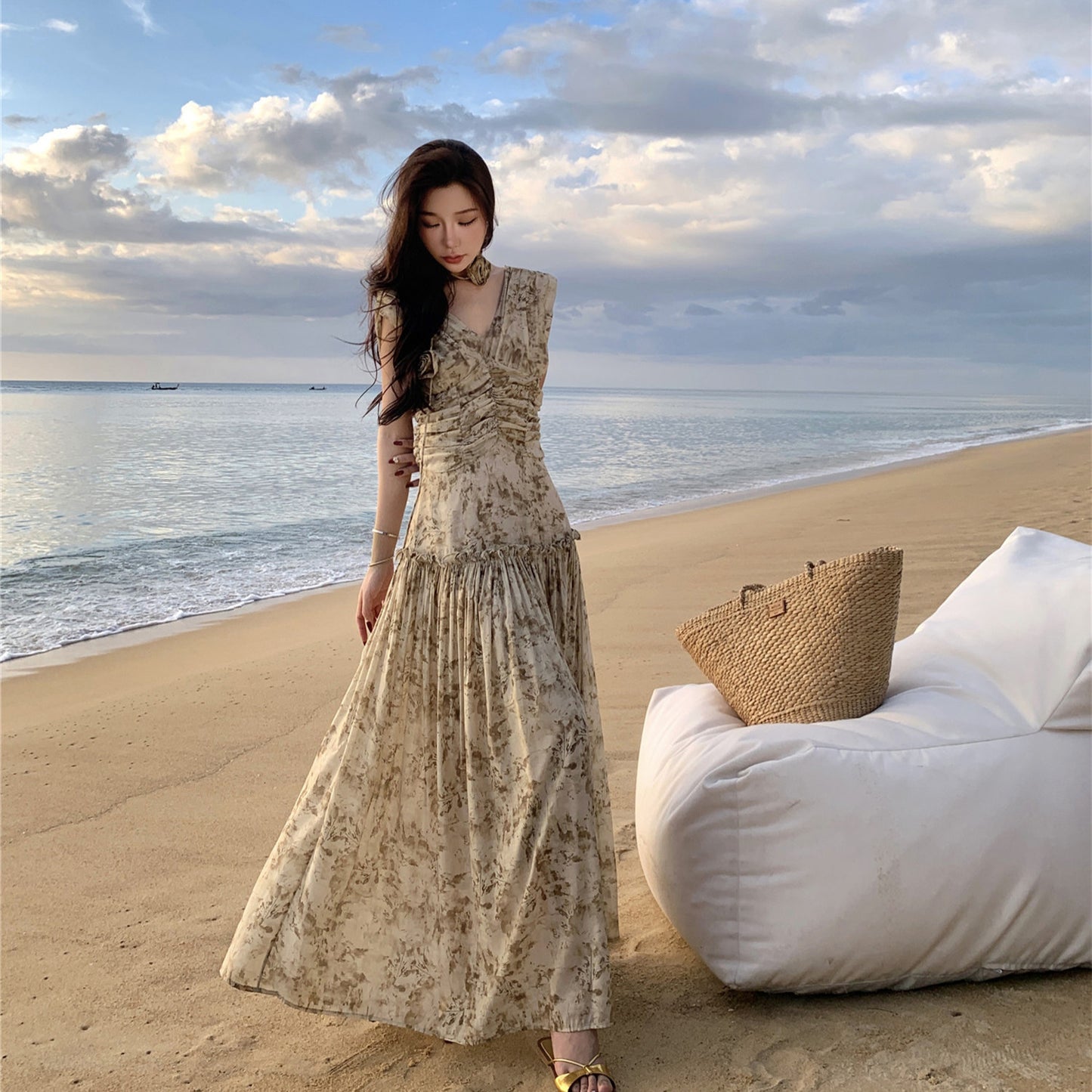 2025 pleated printing temperament V-neck dress women's summer new waist and thin retro vacation style long skirt