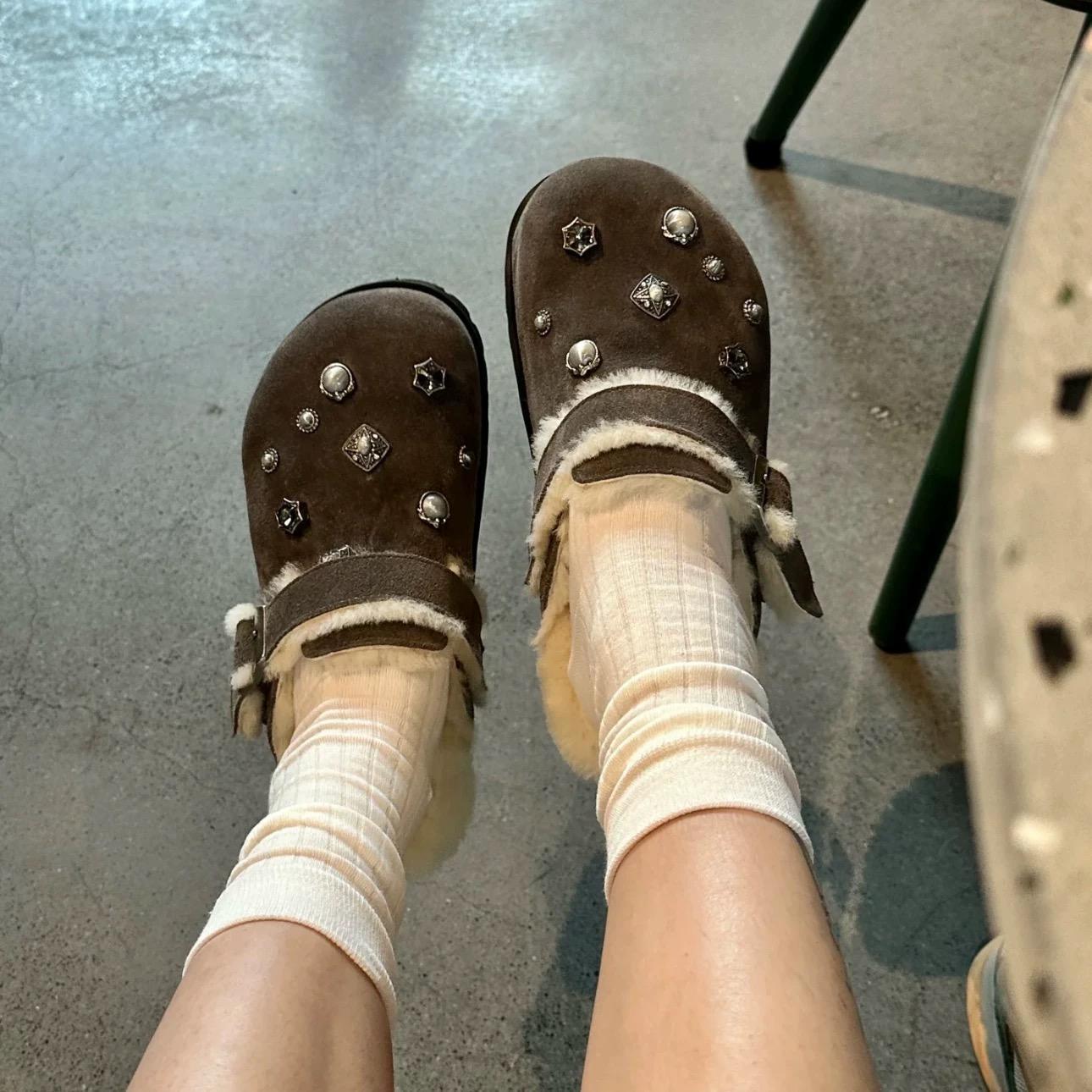 2025 It's absolutely amazing! Super beautiful and super warm! Autumn and winter thick-soled heightening gem fluffy hole shoes look thin Birkenbaotou half drag