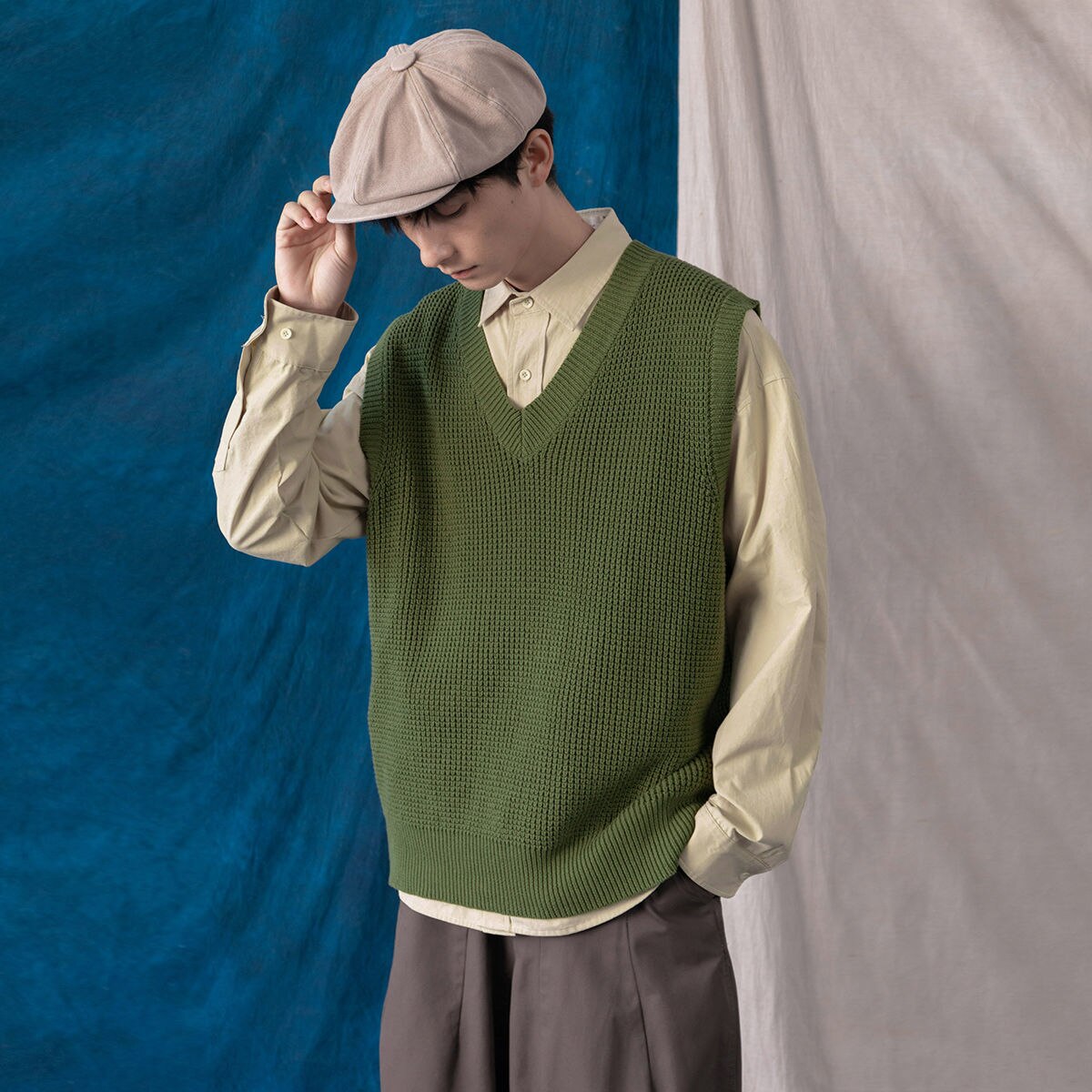 Bonsir Korean Style Fashion Chic Solid Color Knitting Pullovers Top Men's Autumn New Loose V-neck Sleeveless Vests Male W422
