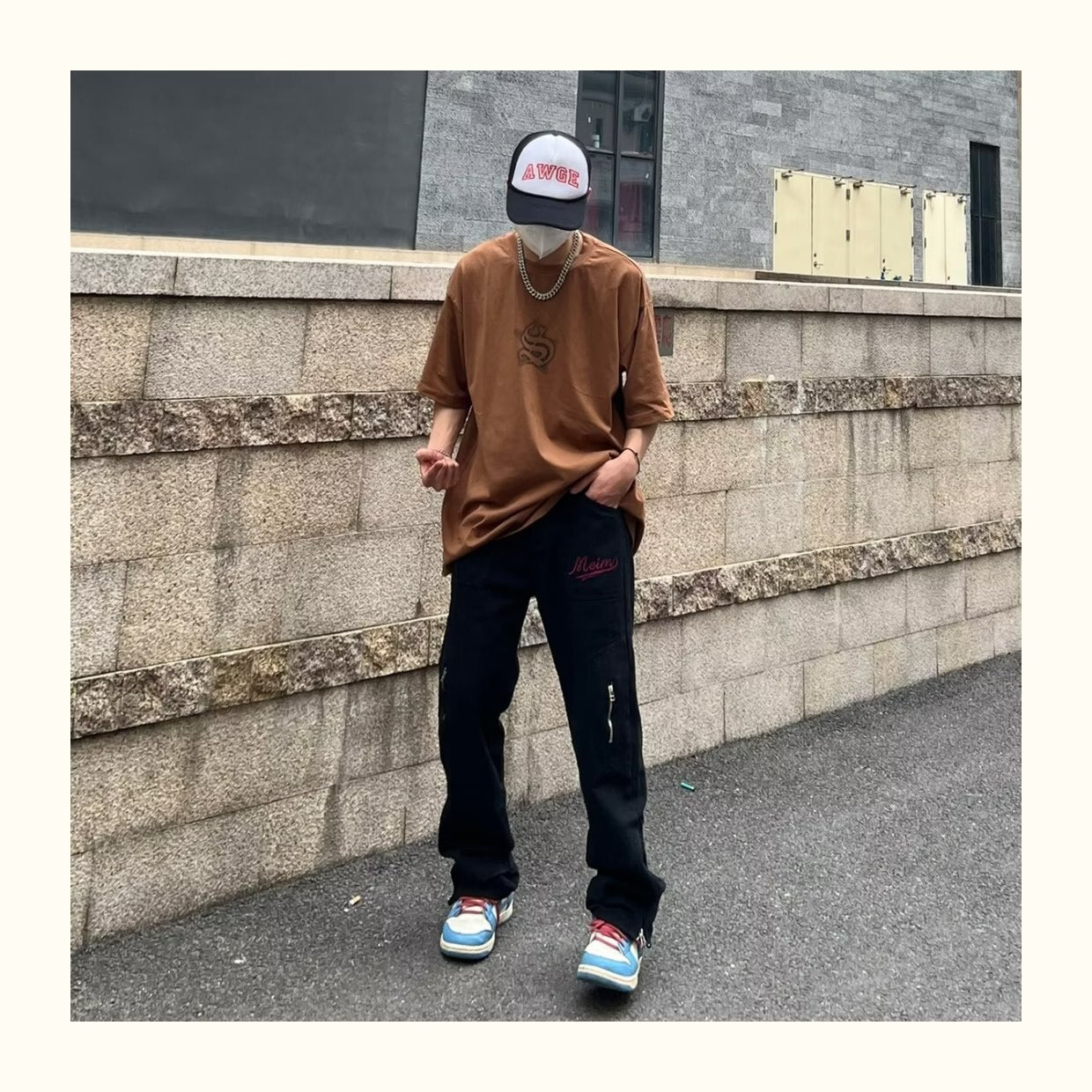 sanyamk New Fashion Letter Embroidery Vintage Brown Men Cargo Jeans Pants Ankle Zipper Hip Hop Baggy Straight Denim Trousers Pantalones